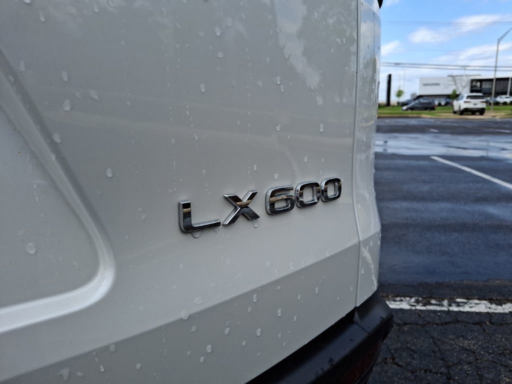 Used 2024 Lexus LX 600 4WD w/ Luxury Package image 3