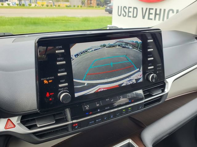 Used 2023 Toyota Sienna XLE FWD image 28