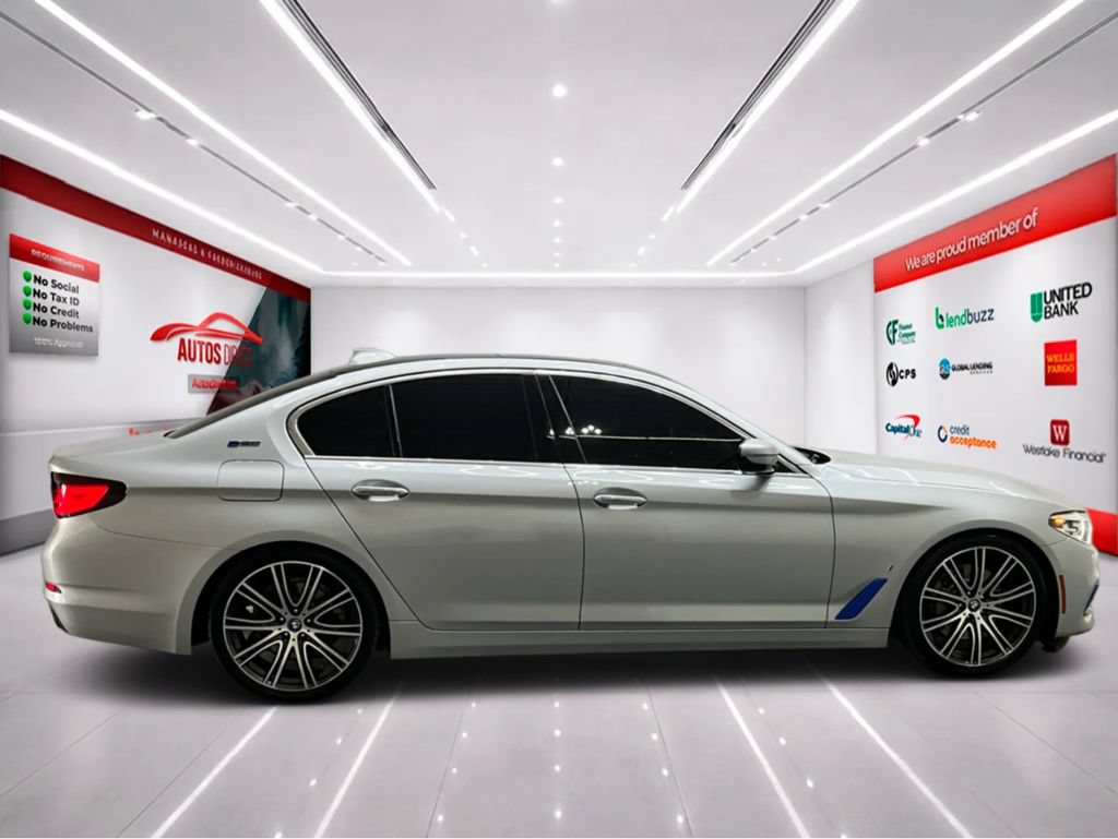 Used 2018 BMW 530e xDrive w/ Premium Package 2 AWD/4WD image 8