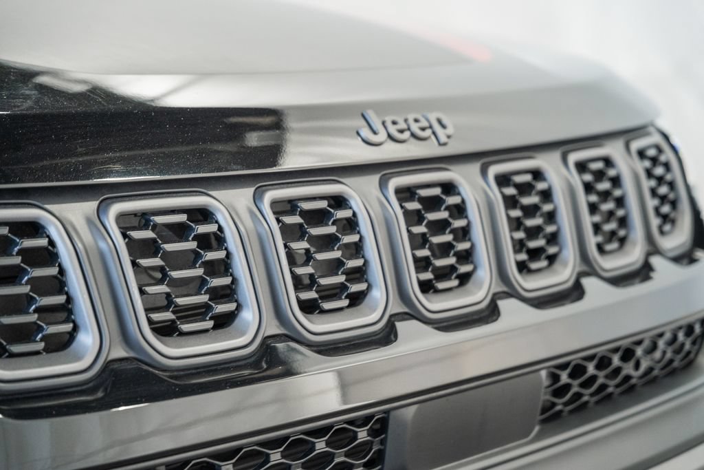 Certified 2025 Jeep Compass Trailhawk AWD/4WD image 8