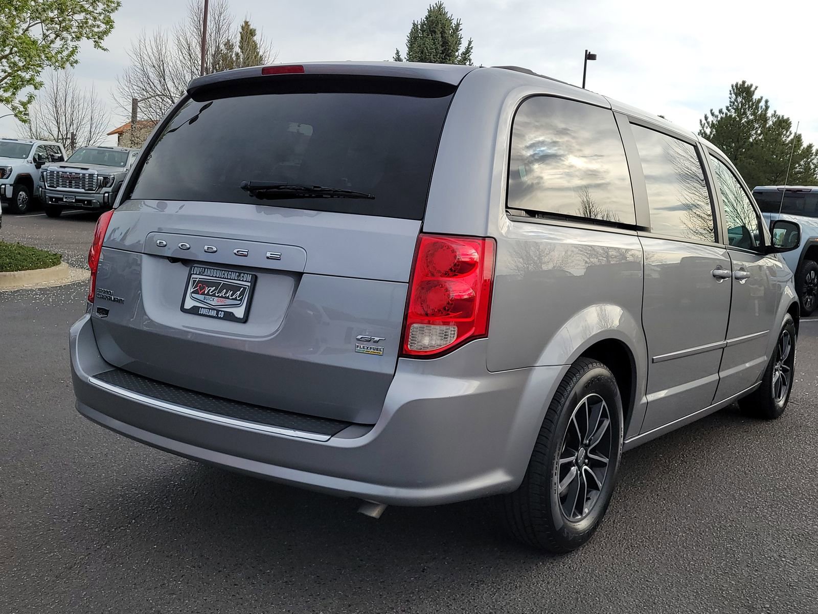 Used 2017 Dodge Grand Caravan GT image 3