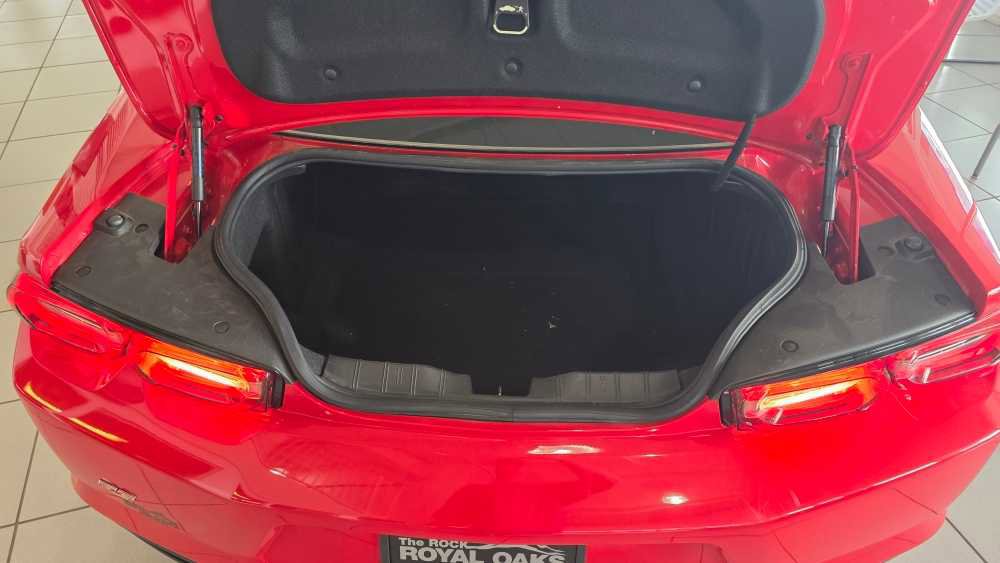 Used 2021 Chevrolet Camaro LT RWD image 10