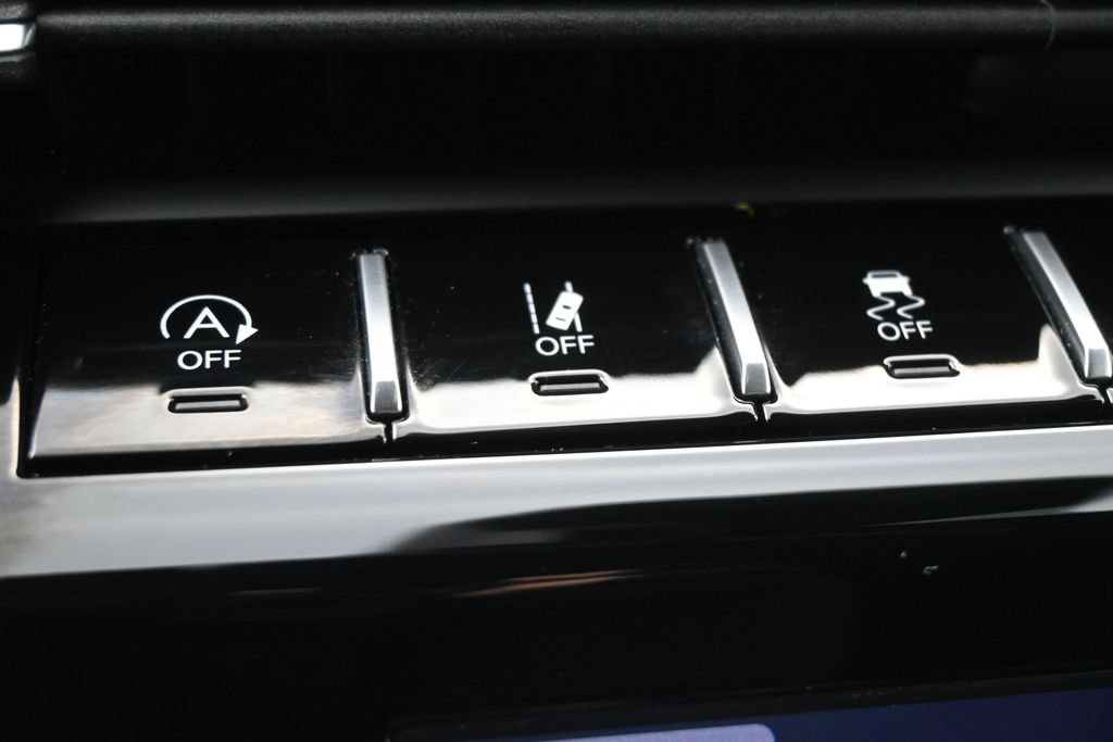 Used 2024 Jeep Grand Cherokee L Altitude AWD/4WD image 14