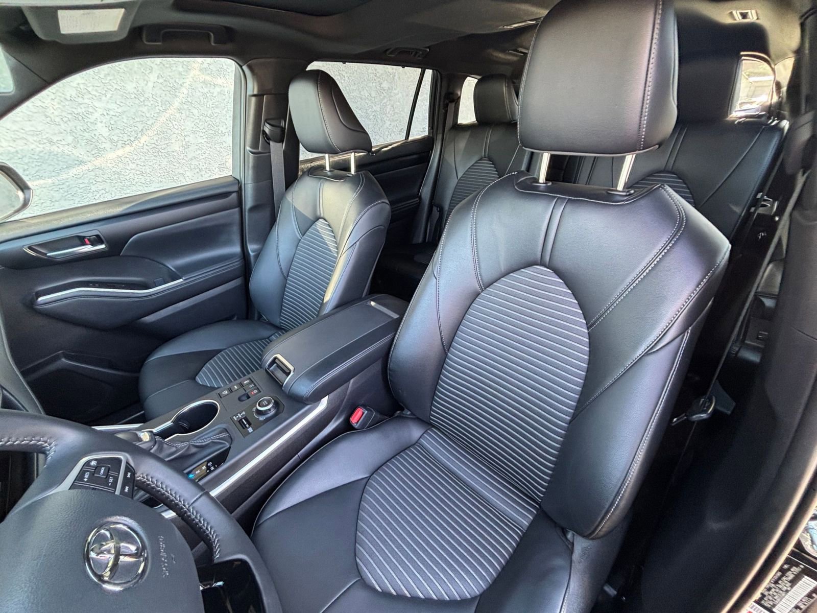 Used 2025 Toyota Highlander XSE AWD/4WD image 40