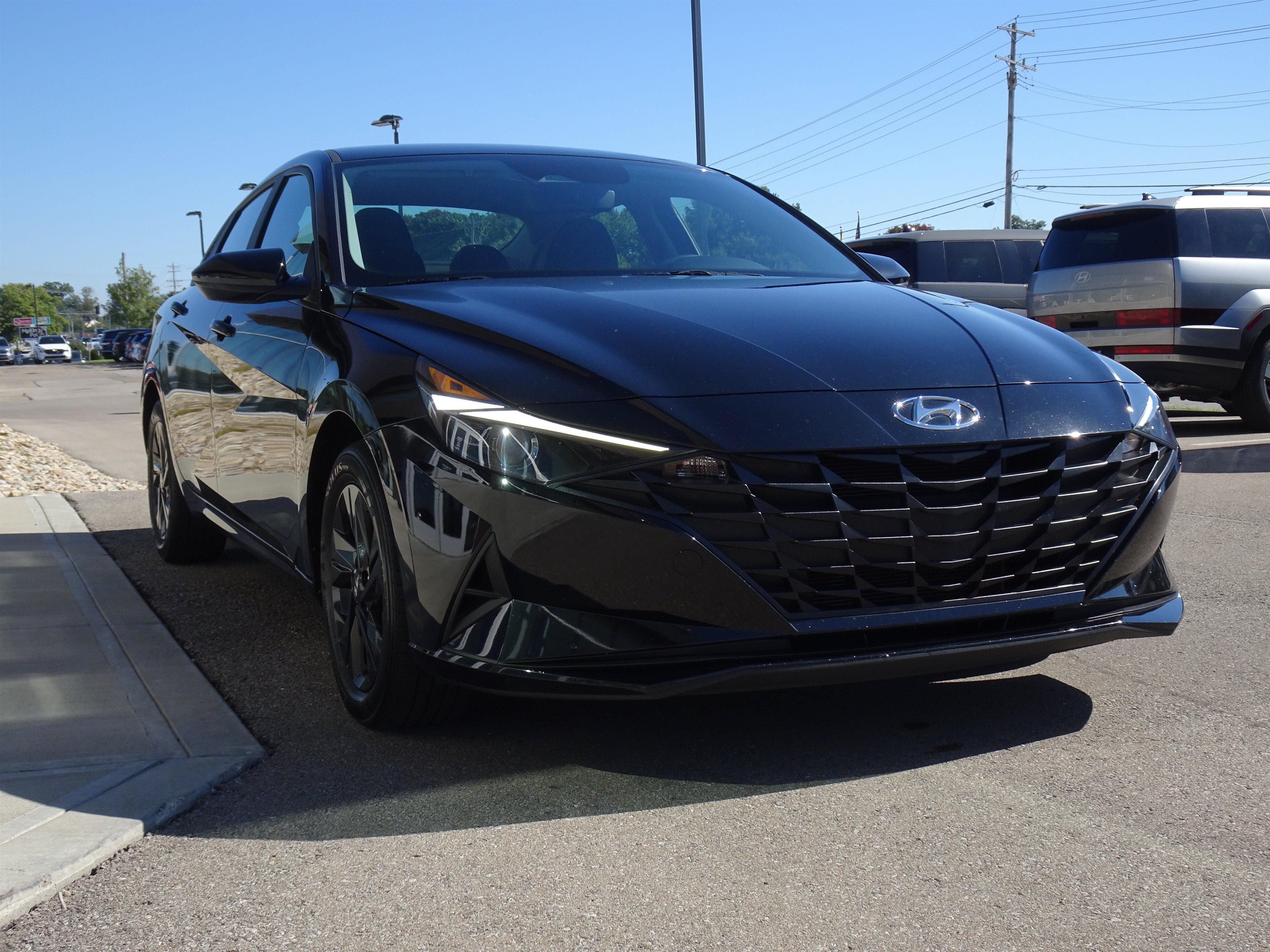 Used 2023 Hyundai Elantra SEL w/ Cargo Package FWD image 6