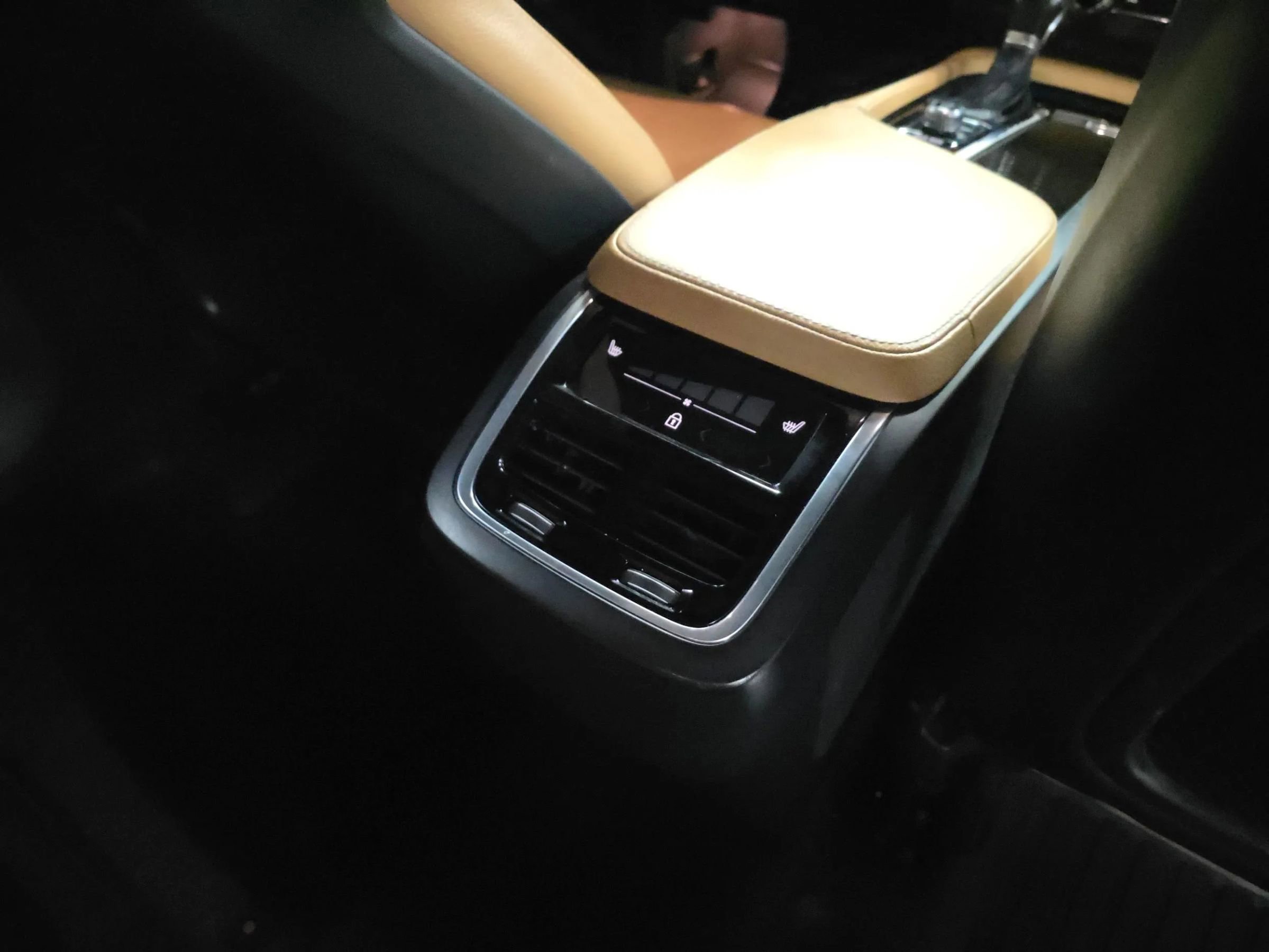 Used 2019 Volvo XC90 T6 Momentum w/ Advanced Package image 29