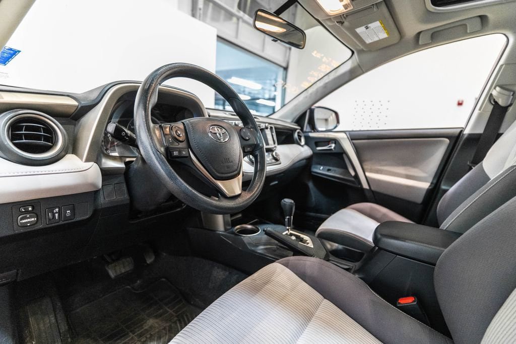 Used 2014 Toyota RAV4 XLE FWD image 4