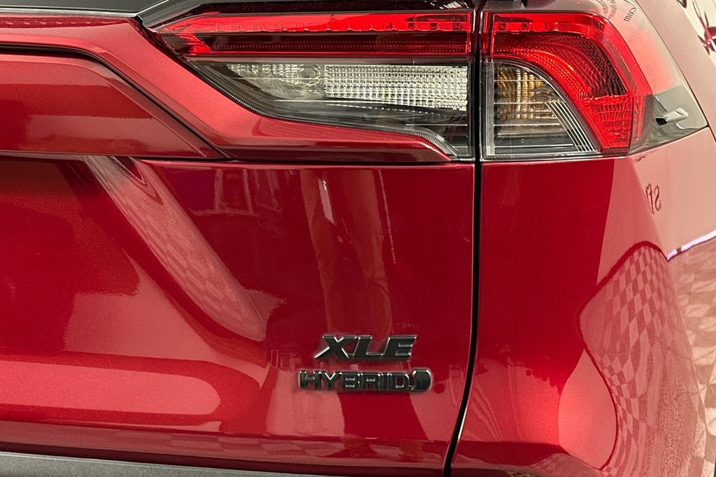 Used 2021 Toyota RAV4 XLE Premium AWD/4WD image 35