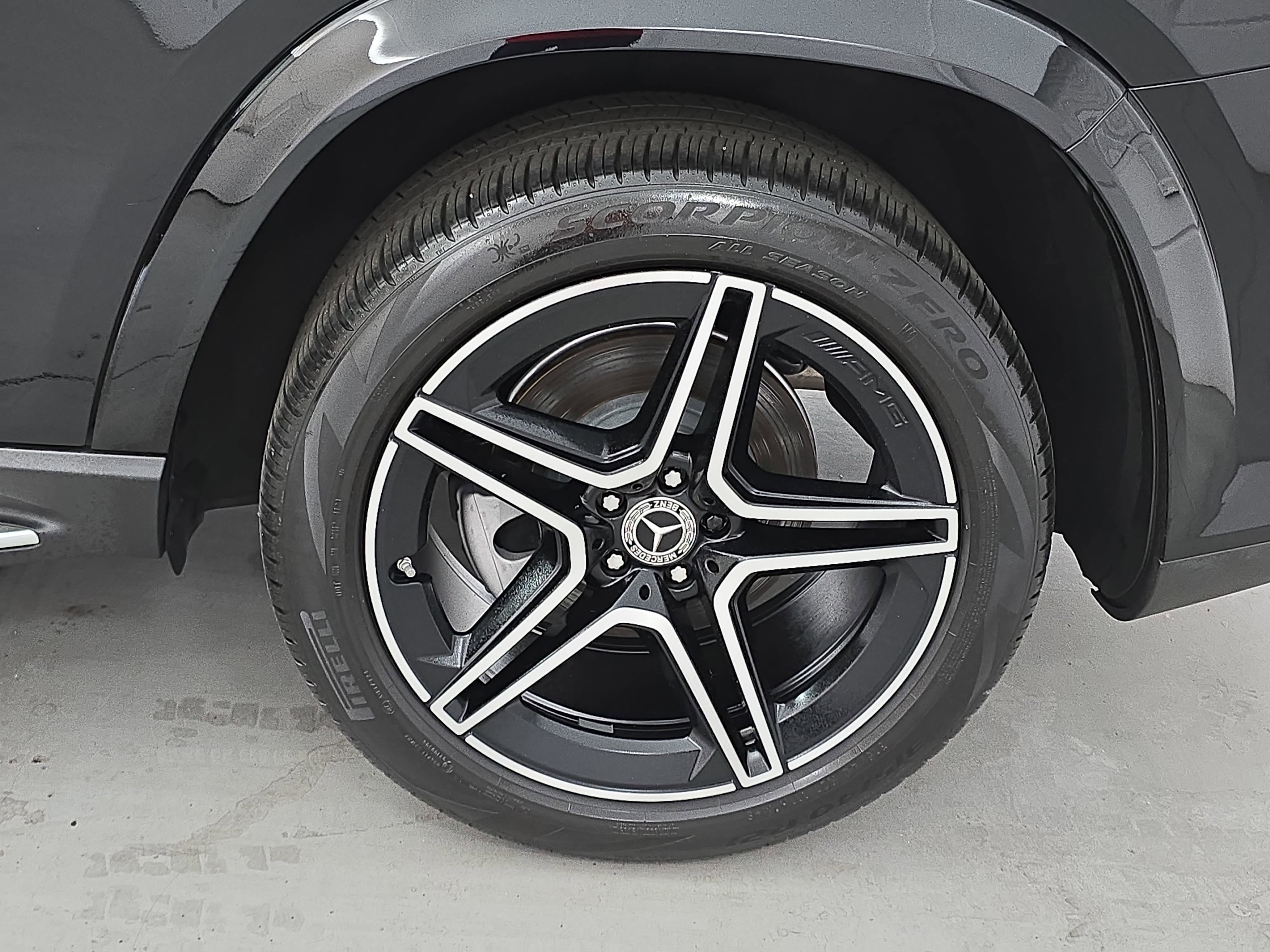 Used 2024 Mercedes-Benz GLS 450 4MATIC w/ AMG Line Exterior image 35