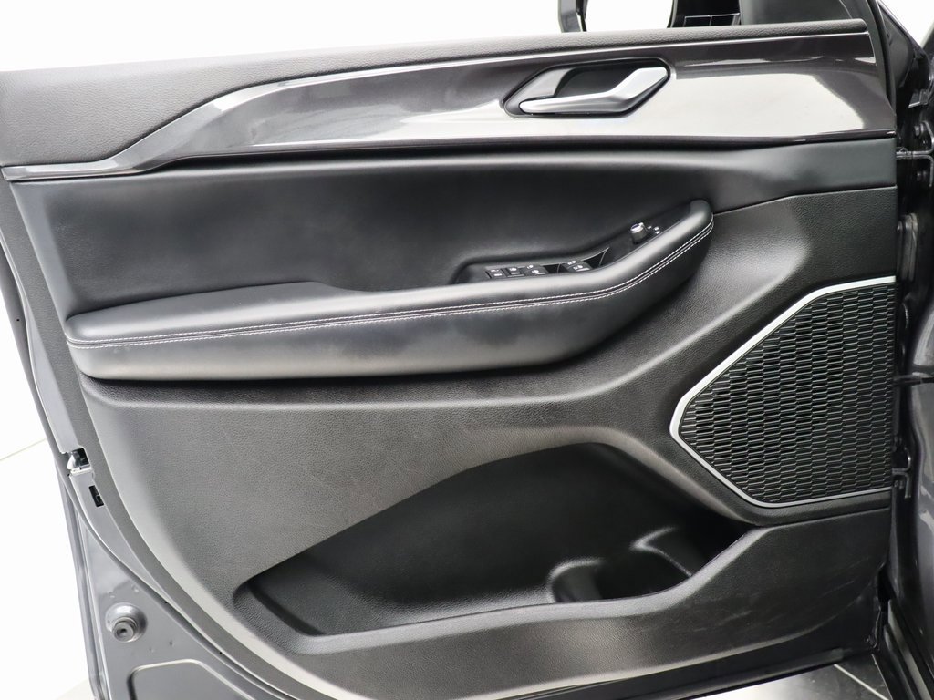 Used 2022 Jeep Grand Cherokee Altitude image 37