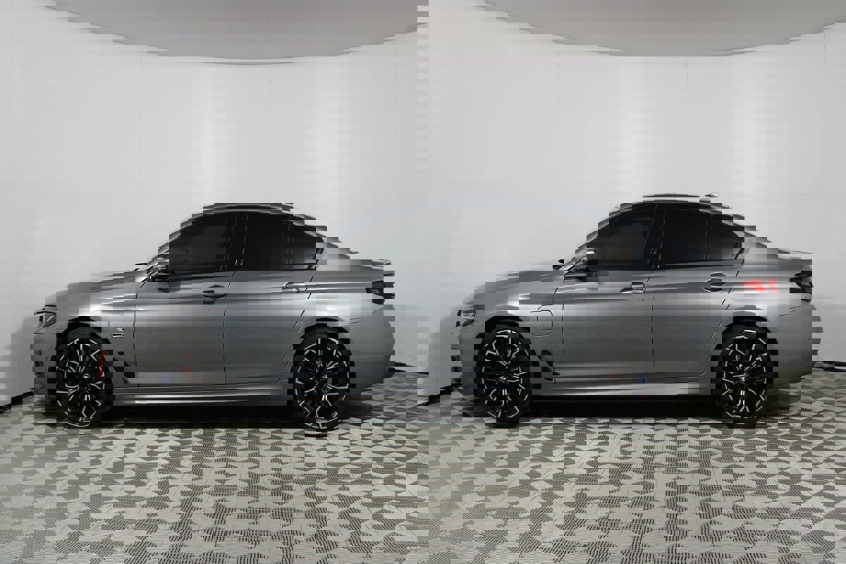 Used 2023 BMW 530e 530e w/ M Sport Package image 41