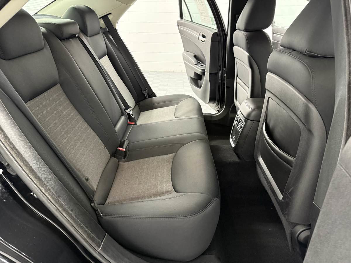 Used 2019 Chrysler 300 Touring w/ Sport Appearance Package image 12