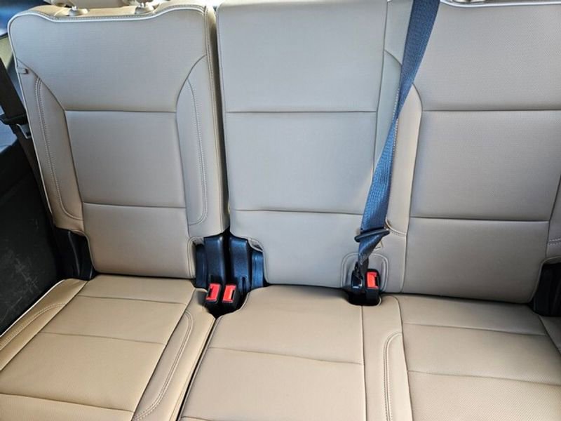 Used 2021 Chevrolet Tahoe Premier w/ Premium Package image 8