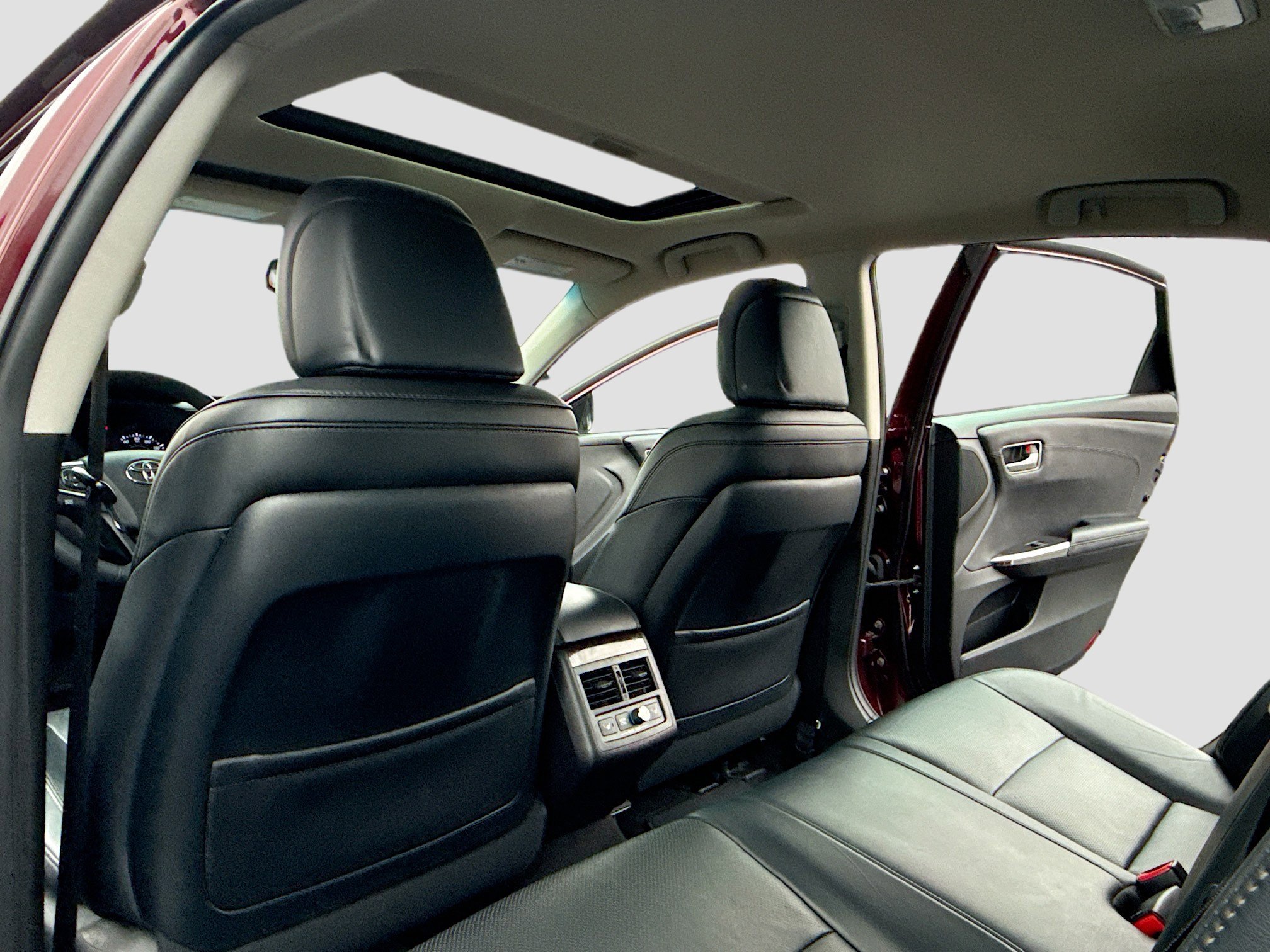 Used 2015 Toyota Avalon Limited image 6