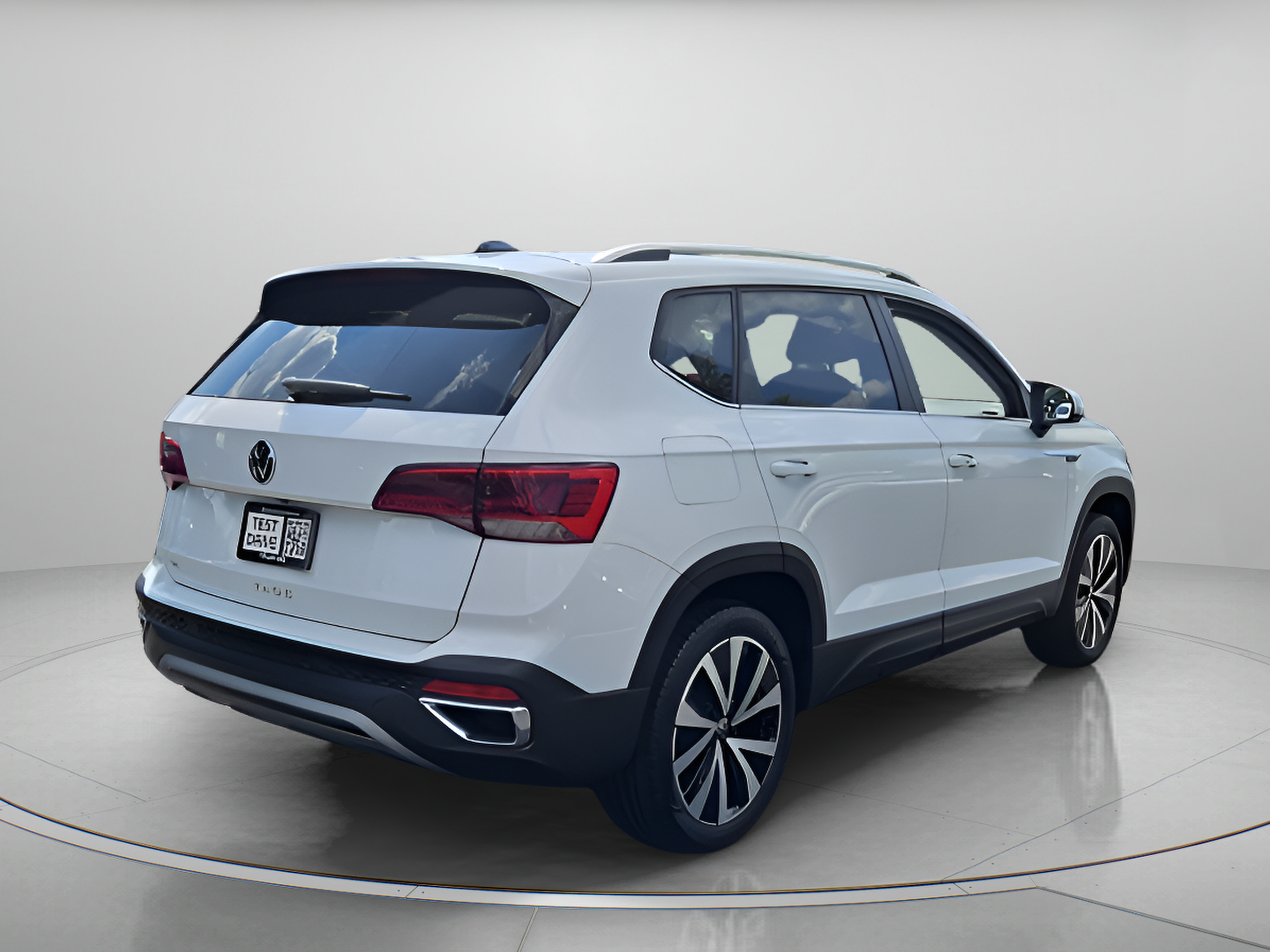 Used 2023 Volkswagen Taos SE w/ Panoramic Sunroof Package FWD image 5