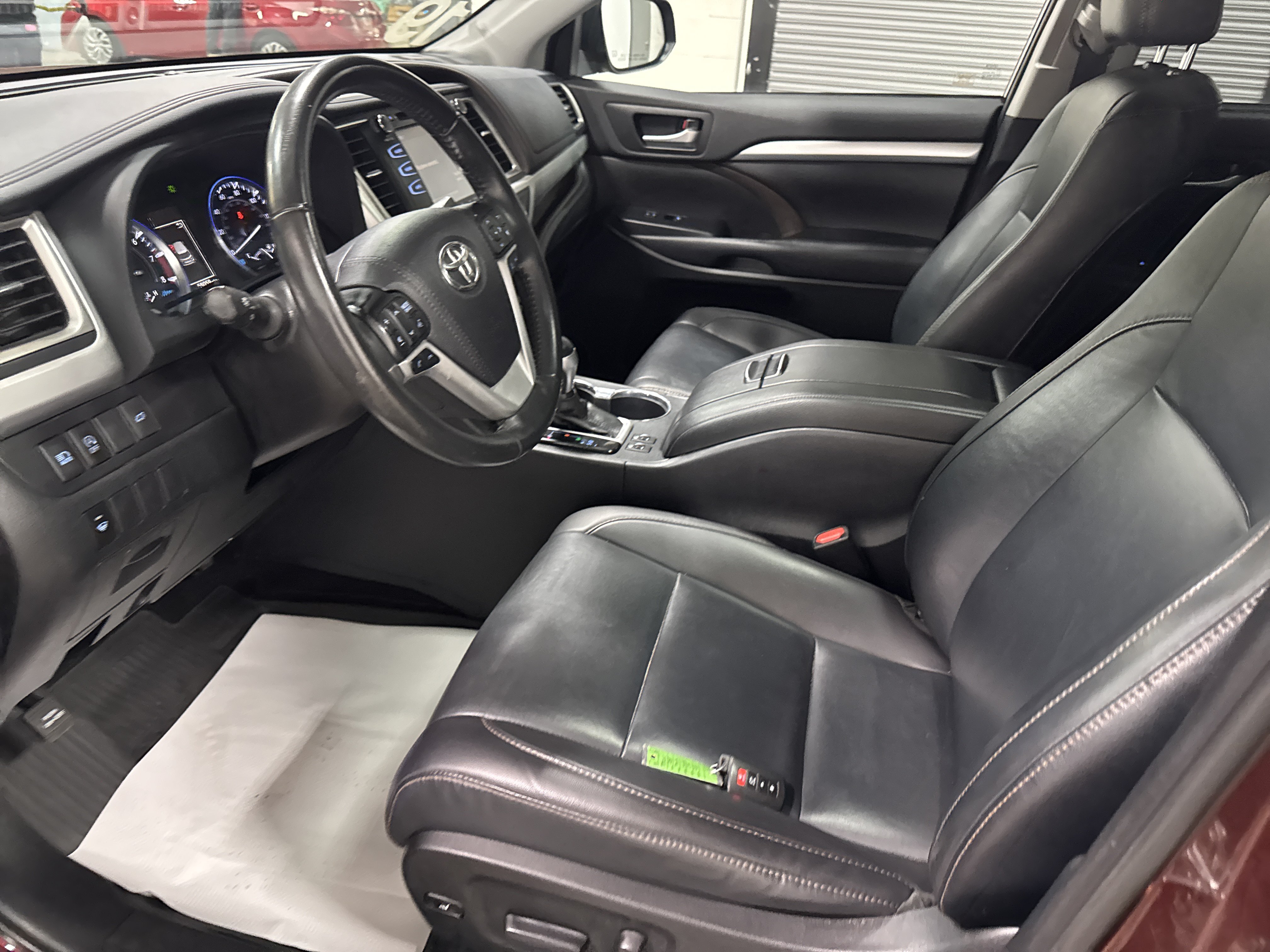 Used 2019 Toyota Highlander XLE AWD/4WD image 13