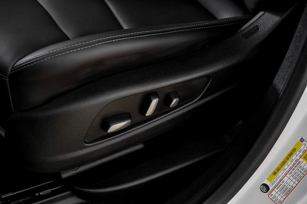 Used 2024 Cadillac XT5 Premium Luxury image 33