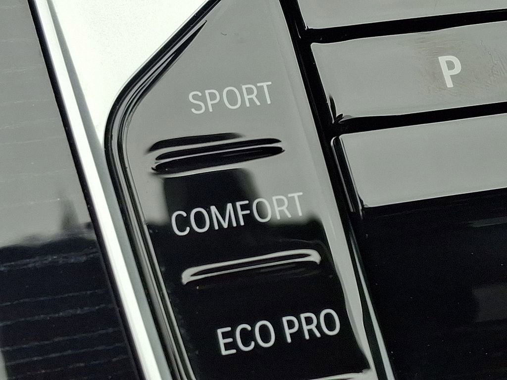 Used 2026 BMW X5 xDrive40i w/ M Sport Package image 25