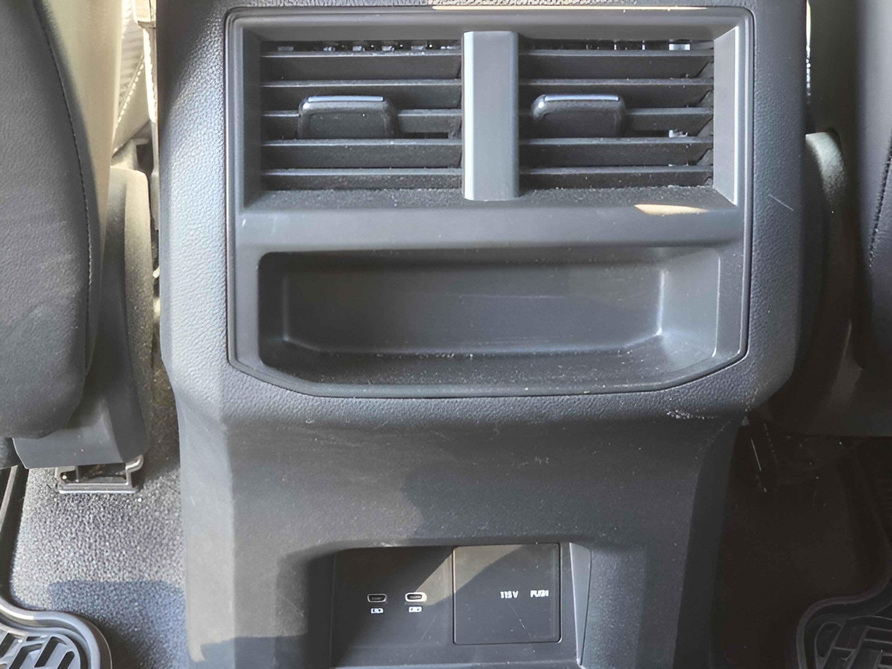 Used 2023 Volkswagen Atlas Cross Sport SE image 11