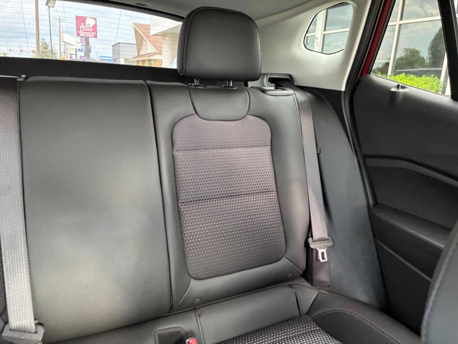 Used 2025 Chevrolet Trax LT FWD image 36
