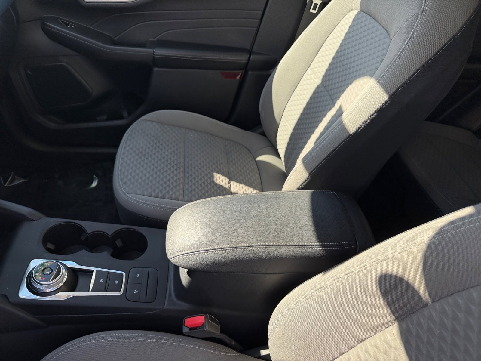 Used 2021 Ford Escape SE image 14