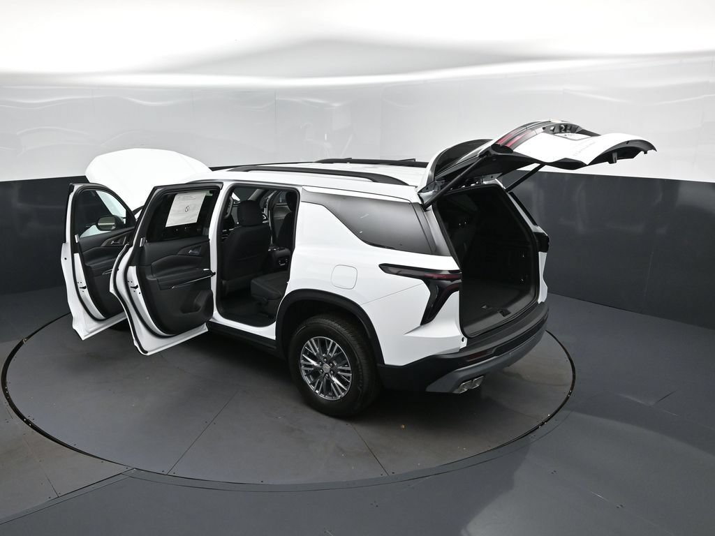 New 2026 Chevrolet Traverse LT FWD image 2