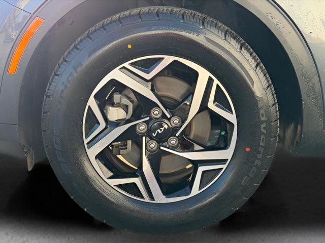 Used 2023 Kia Sportage LX image 9