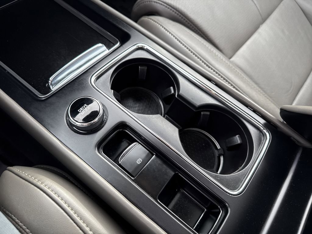 Used 2025 Lincoln Corsair Reserve w/ Equipment Group 202A image 32