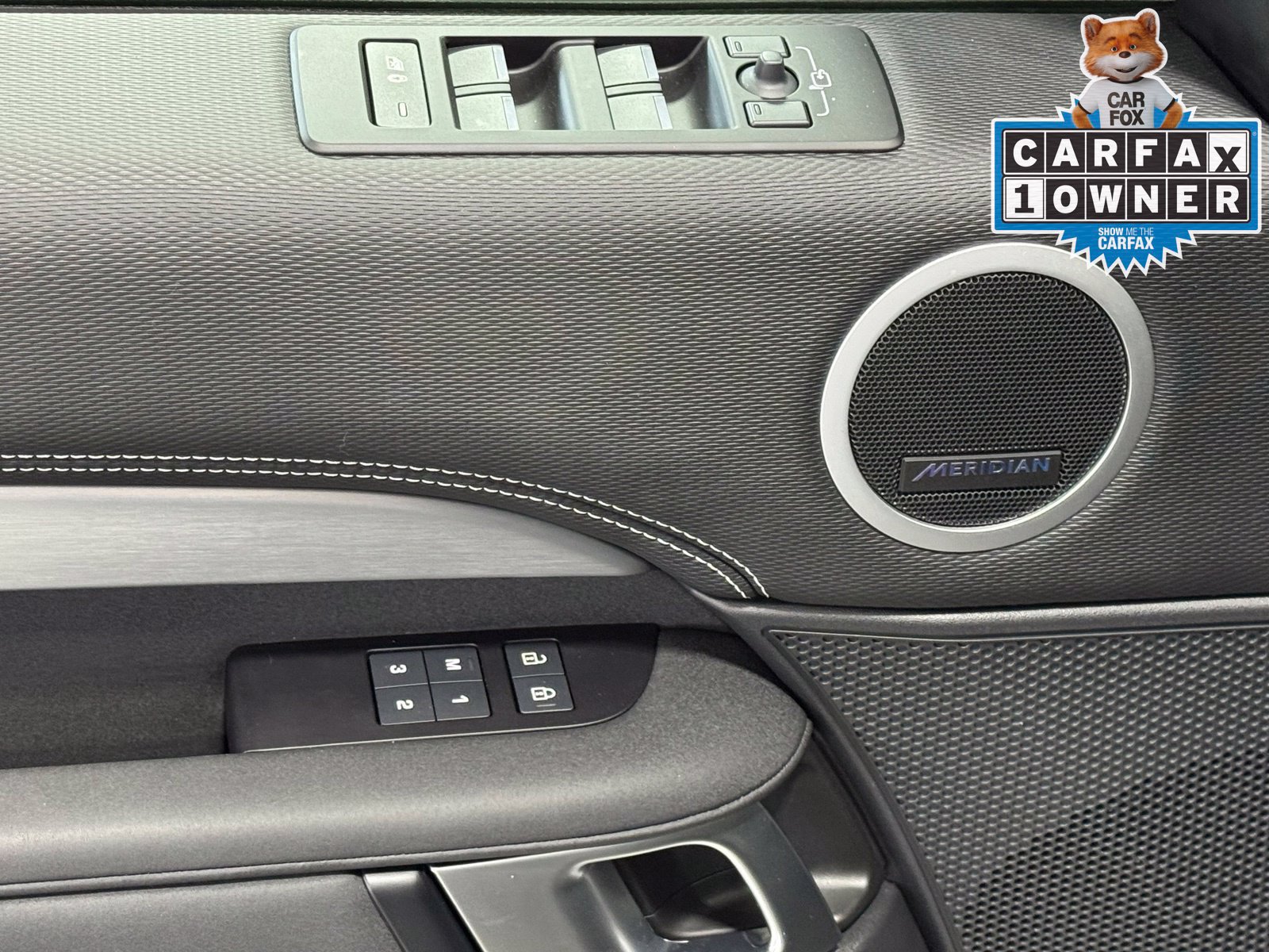 New 2025 Land Rover Discovery Dynamic SE AWD/4WD image 13