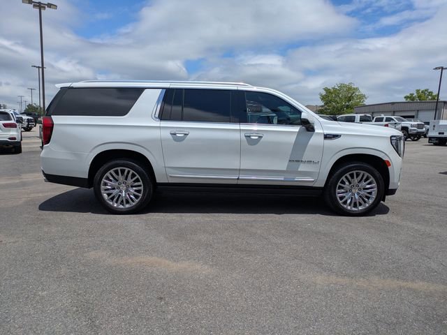 Used 2024 GMC Yukon XL Denali AWD/4WD image 3