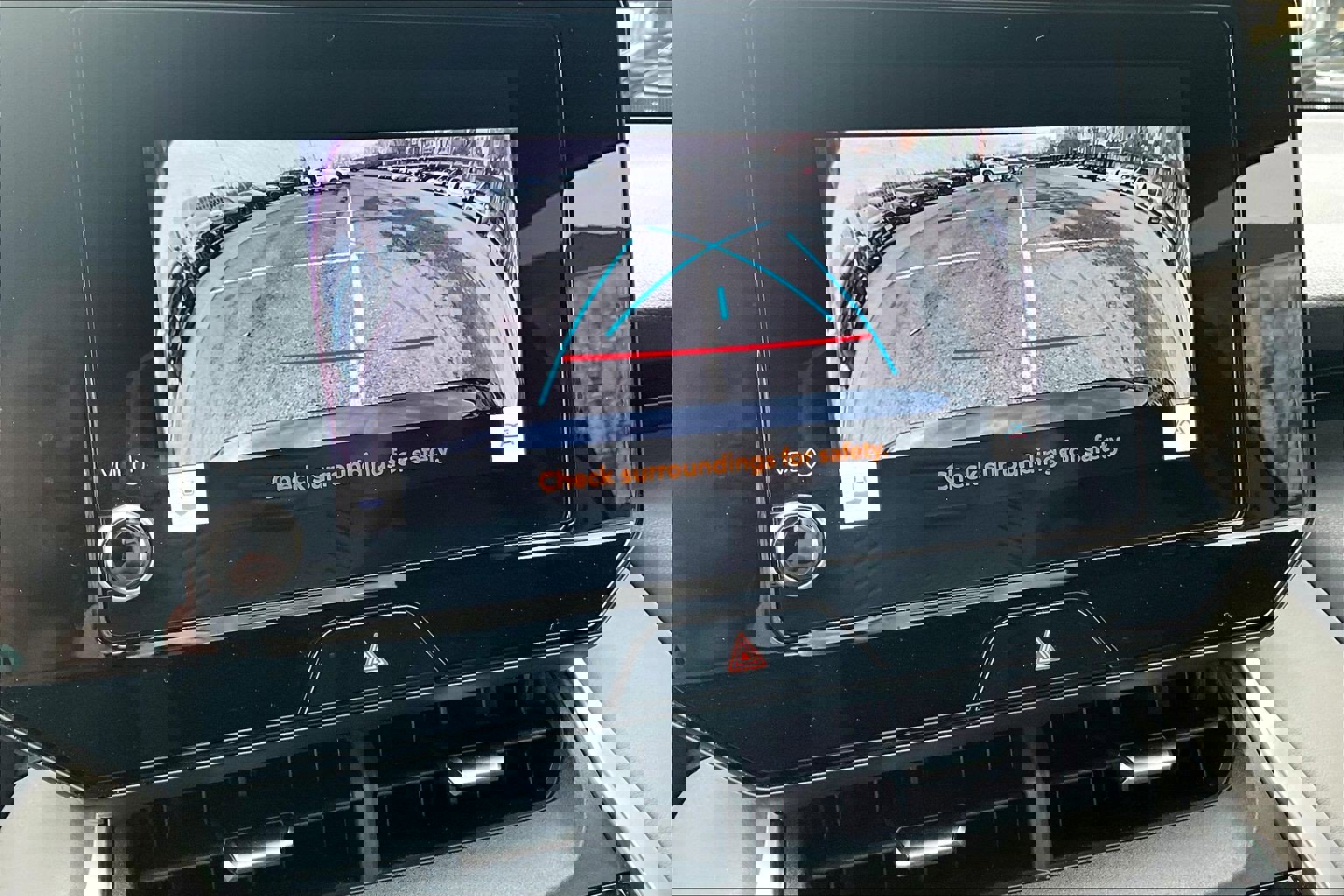 Used 2023 Toyota Venza LE image 19