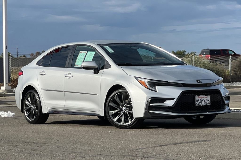 Certified 2025 Toyota Corolla SE image 2
