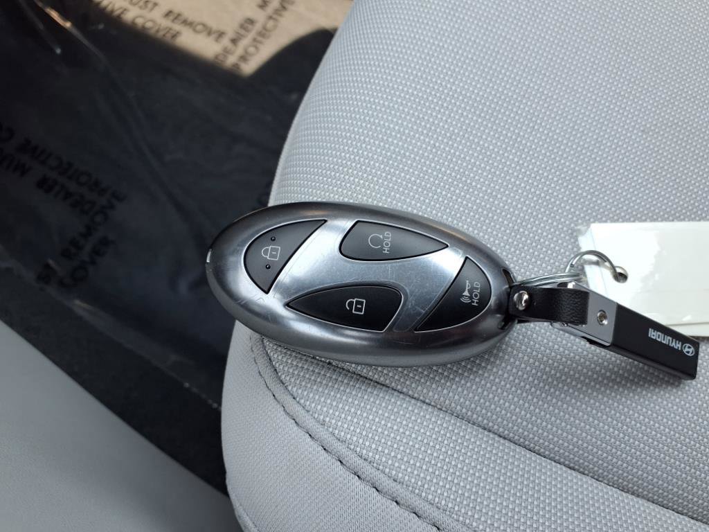 Used 2025 Hyundai Kona SE image 14
