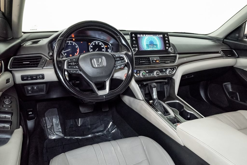 Used 2018 Honda Accord Touring image 7