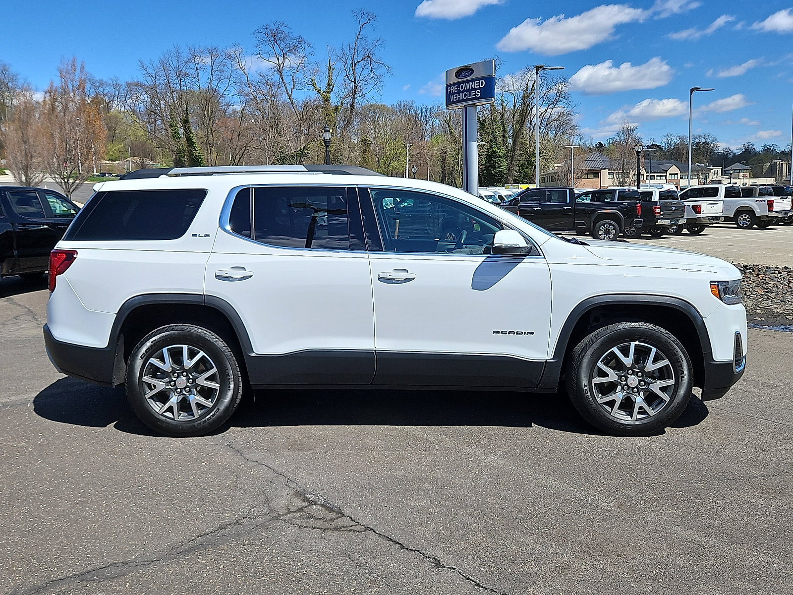 Used 2023 GMC Acadia SLE w/ Driver Convenience Package FWD image 7