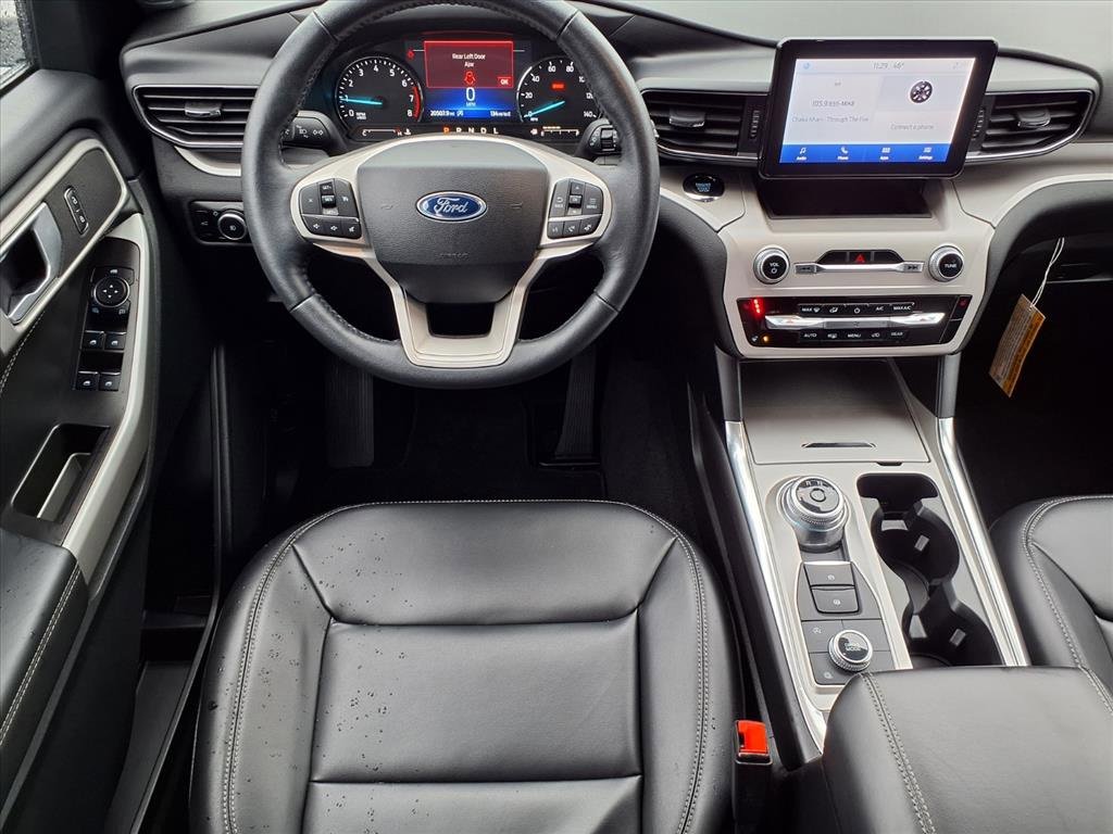 Used 2023 Ford Explorer XLT w/ Equipment Group 202A image 6