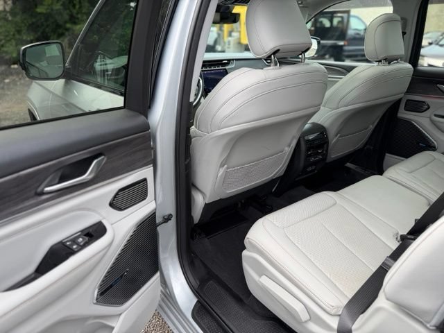 Used 2021 Jeep Grand Cherokee L Overland w/ Quick Order Package 25N AWD/4WD image 12