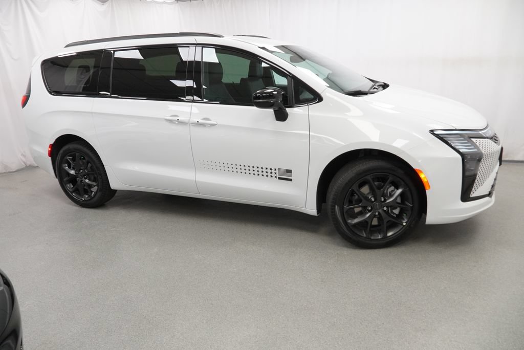 New 2027 Chrysler Pacifica Select AWD/4WD image 9