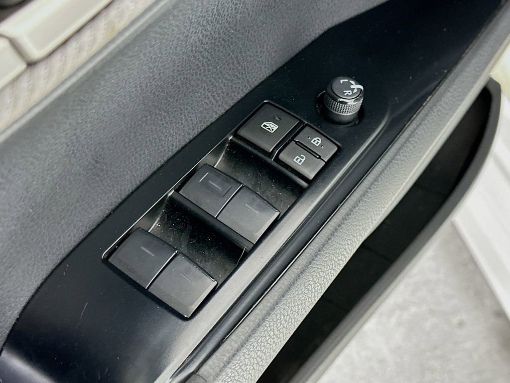 Used 2025 Toyota Camry SE w/ Convenience Package image 20