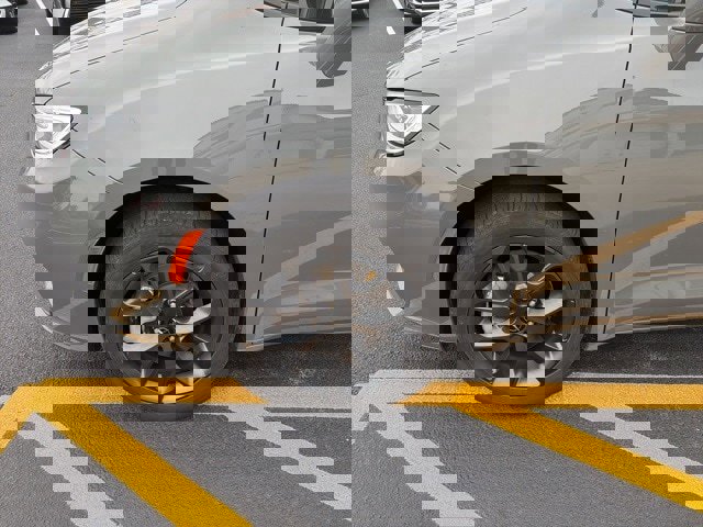 Used 2021 Chrysler Pacifica Touring w/ Uconnect Theater Family Group image 7