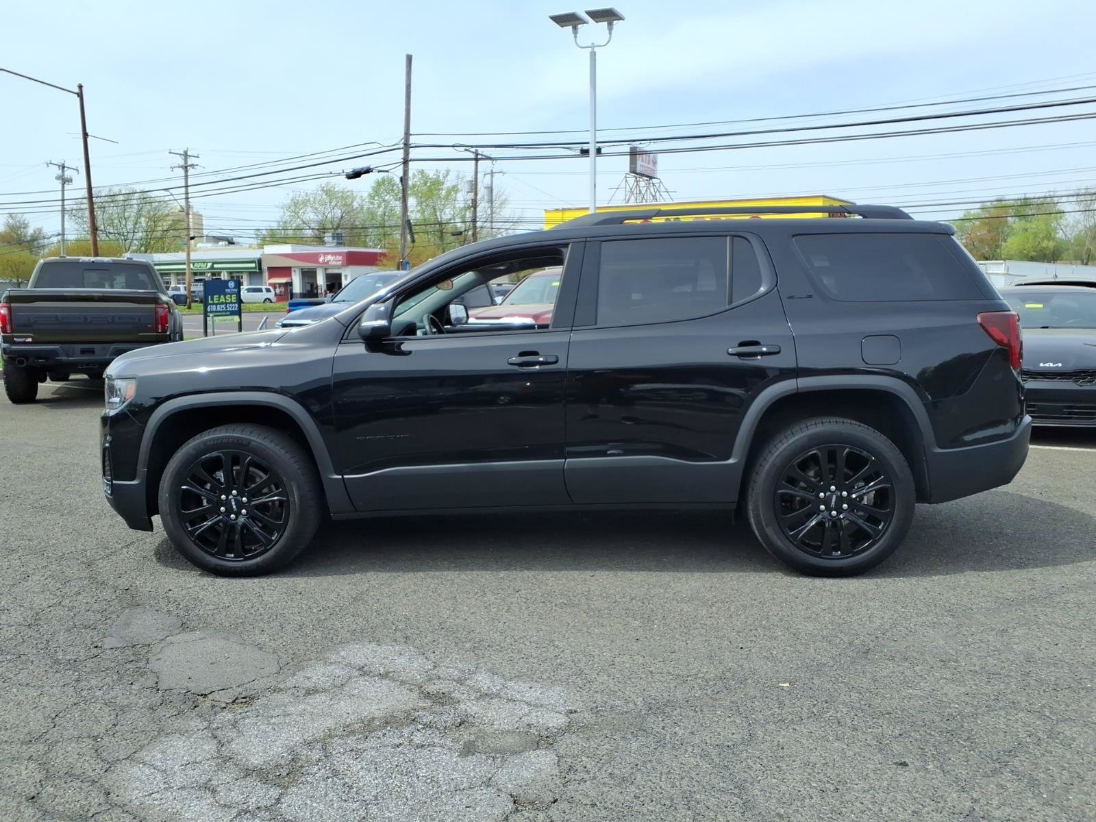 Used 2023 GMC Acadia SLE w/ Driver Convenience Package AWD/4WD image 6