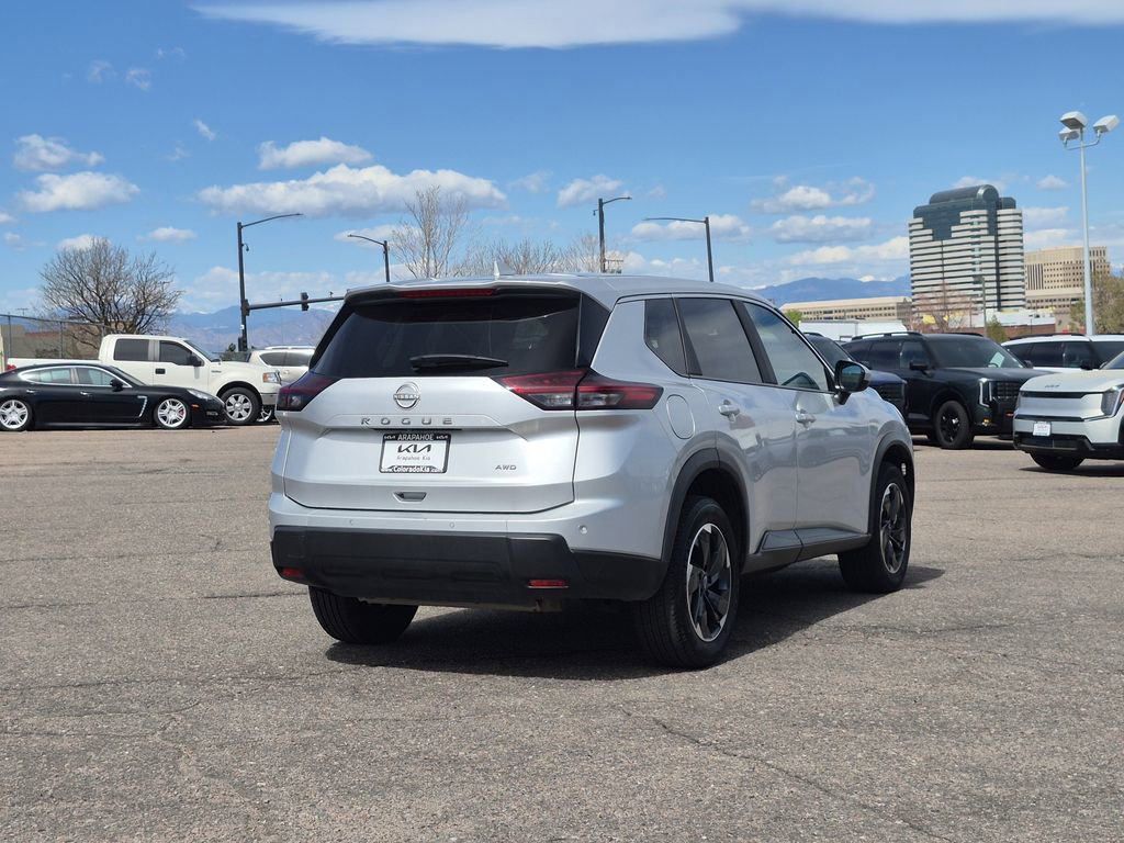 Used 2025 Nissan Rogue SV AWD/4WD image 5