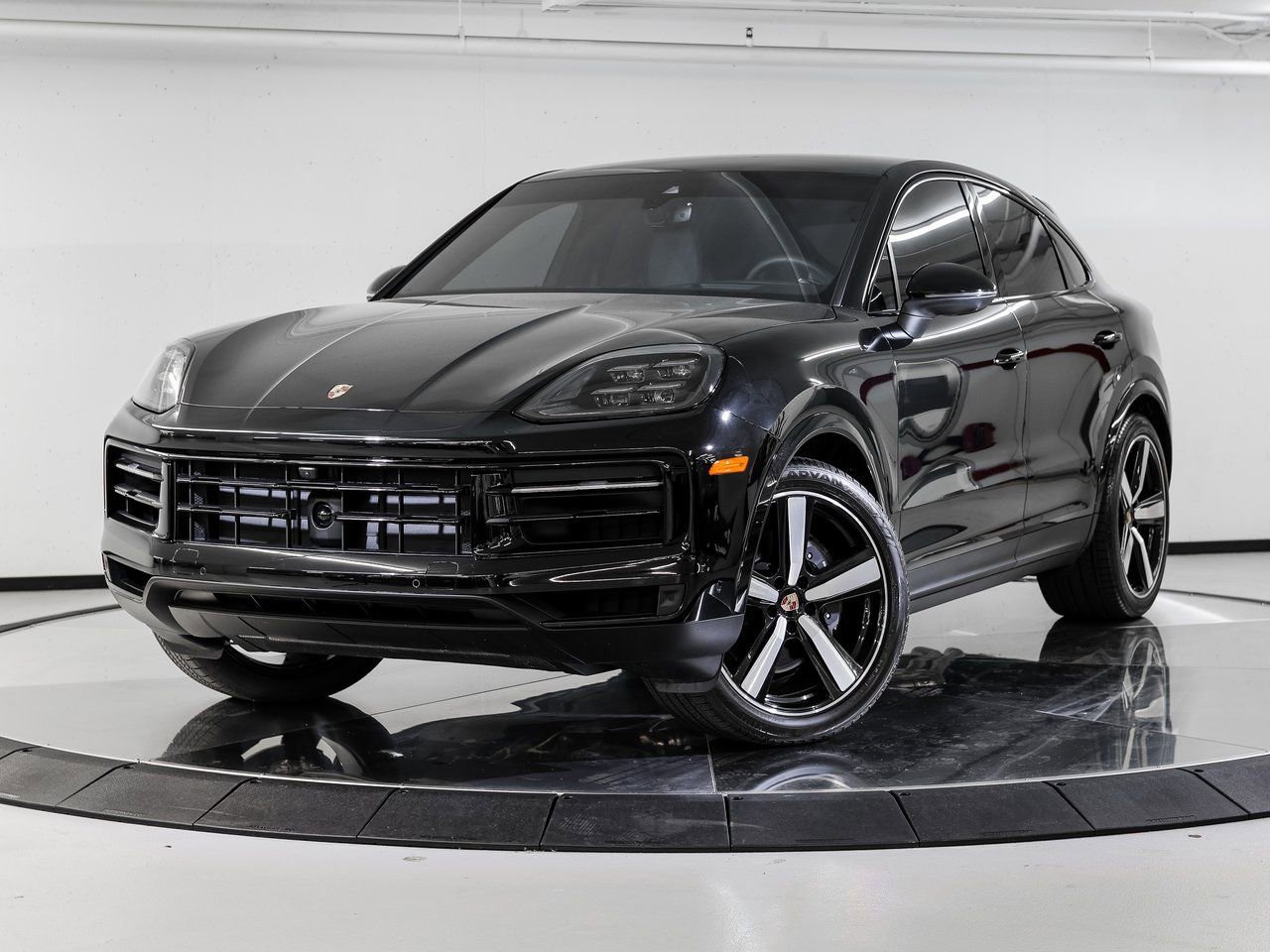 Certified 2025 Porsche Cayenne Coupe image 1