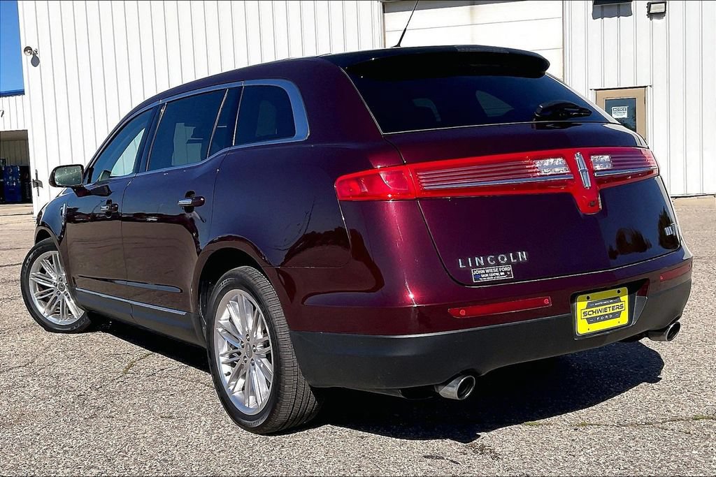 Used 2019 Lincoln MKT AWD image 3