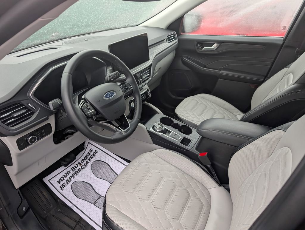 Used 2023 Ford Escape Platinum w/ Premium Technology Package image 7