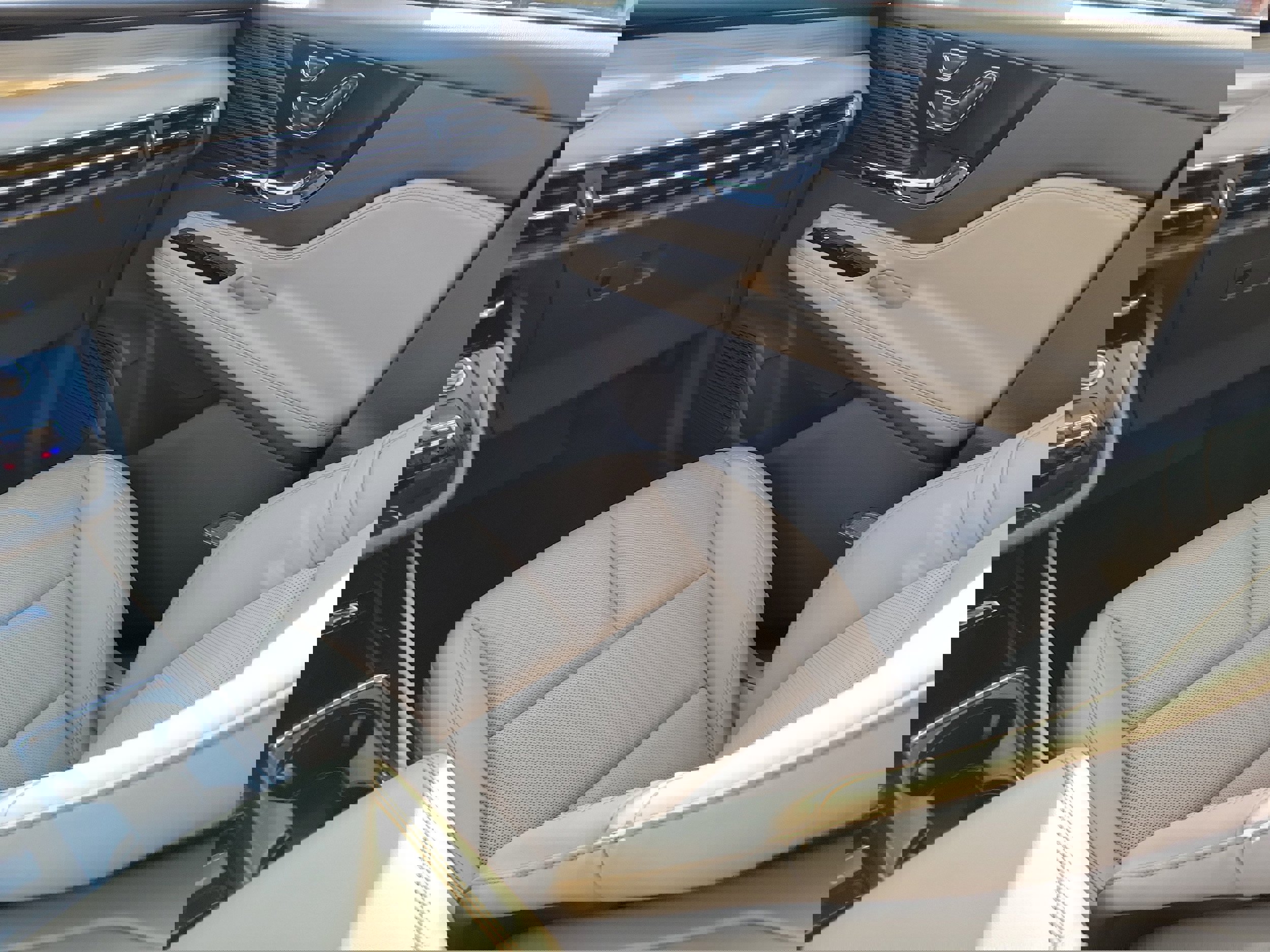 Used 2022 Lincoln Corsair AWD w/ Premium Package image 15