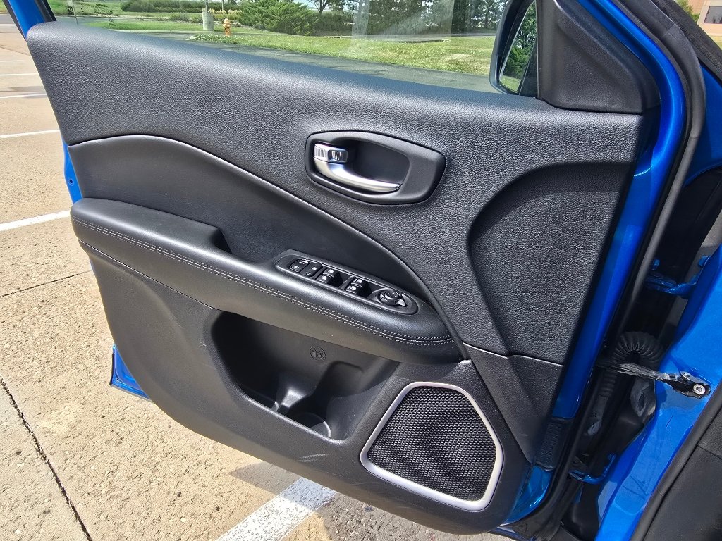 Used 2019 Jeep Compass Latitude AWD/4WD image 18