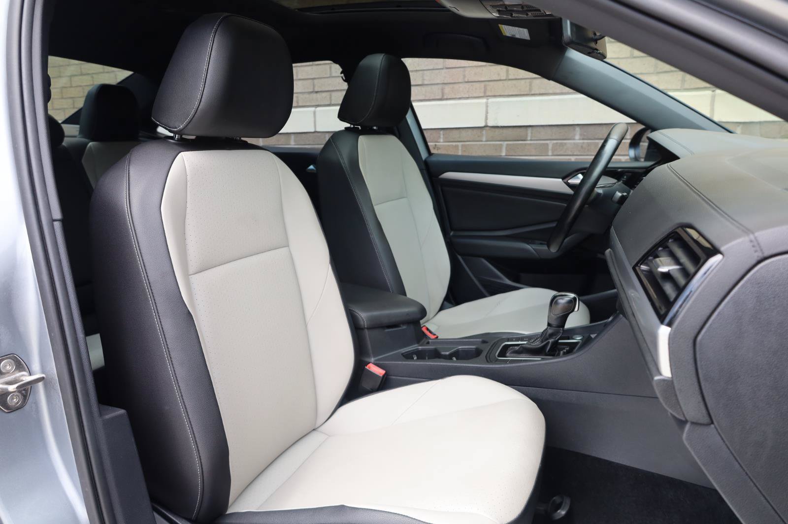 Used 2020 Volkswagen Jetta R-Line FWD image 29