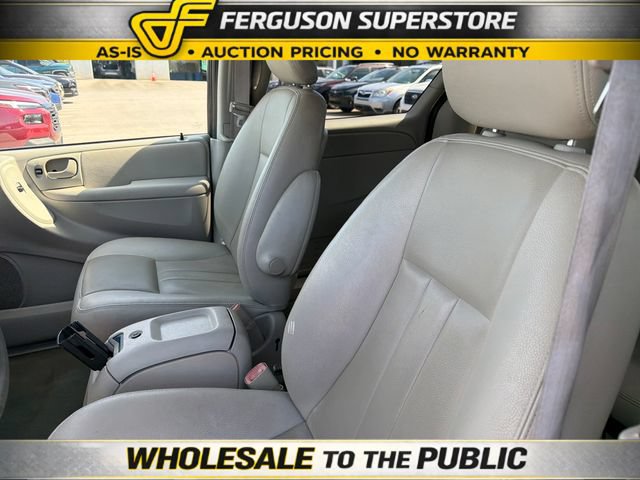 Used 2006 Chrysler Town & Country Touring FWD image 18