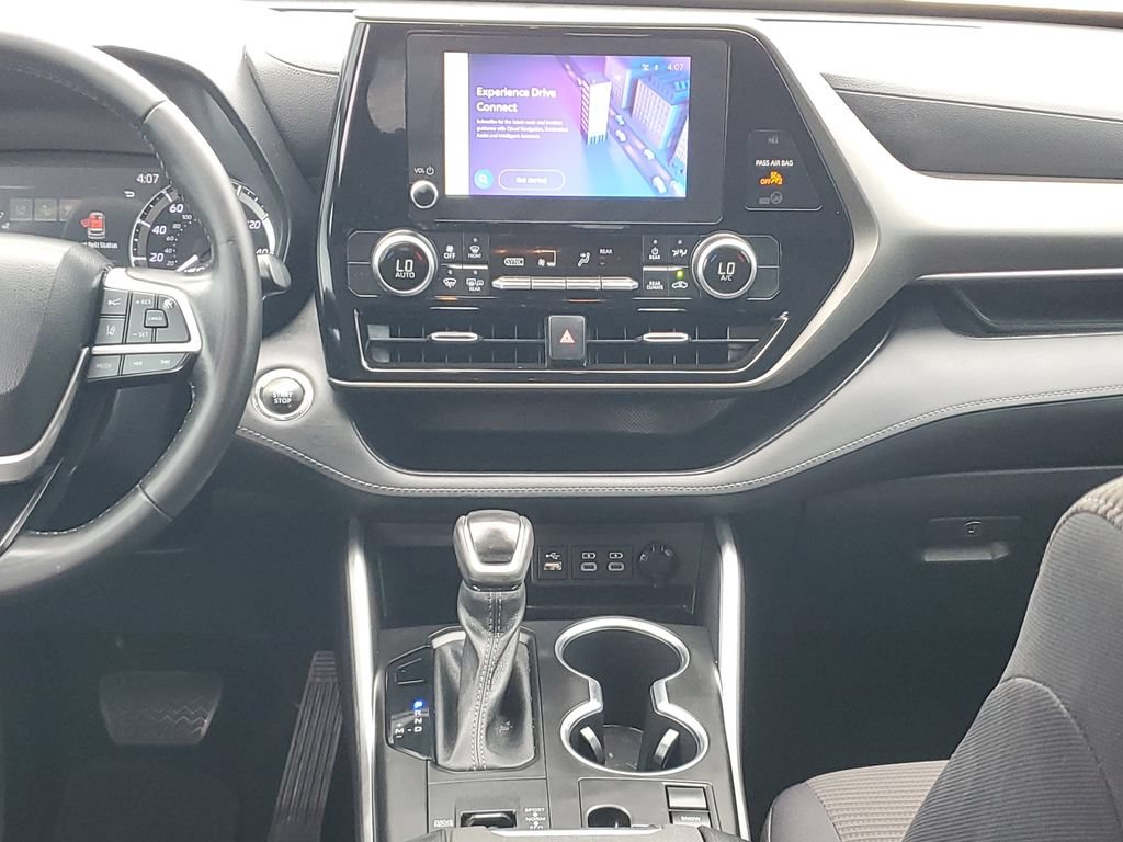 Used 2023 Toyota Highlander LE FWD image 15